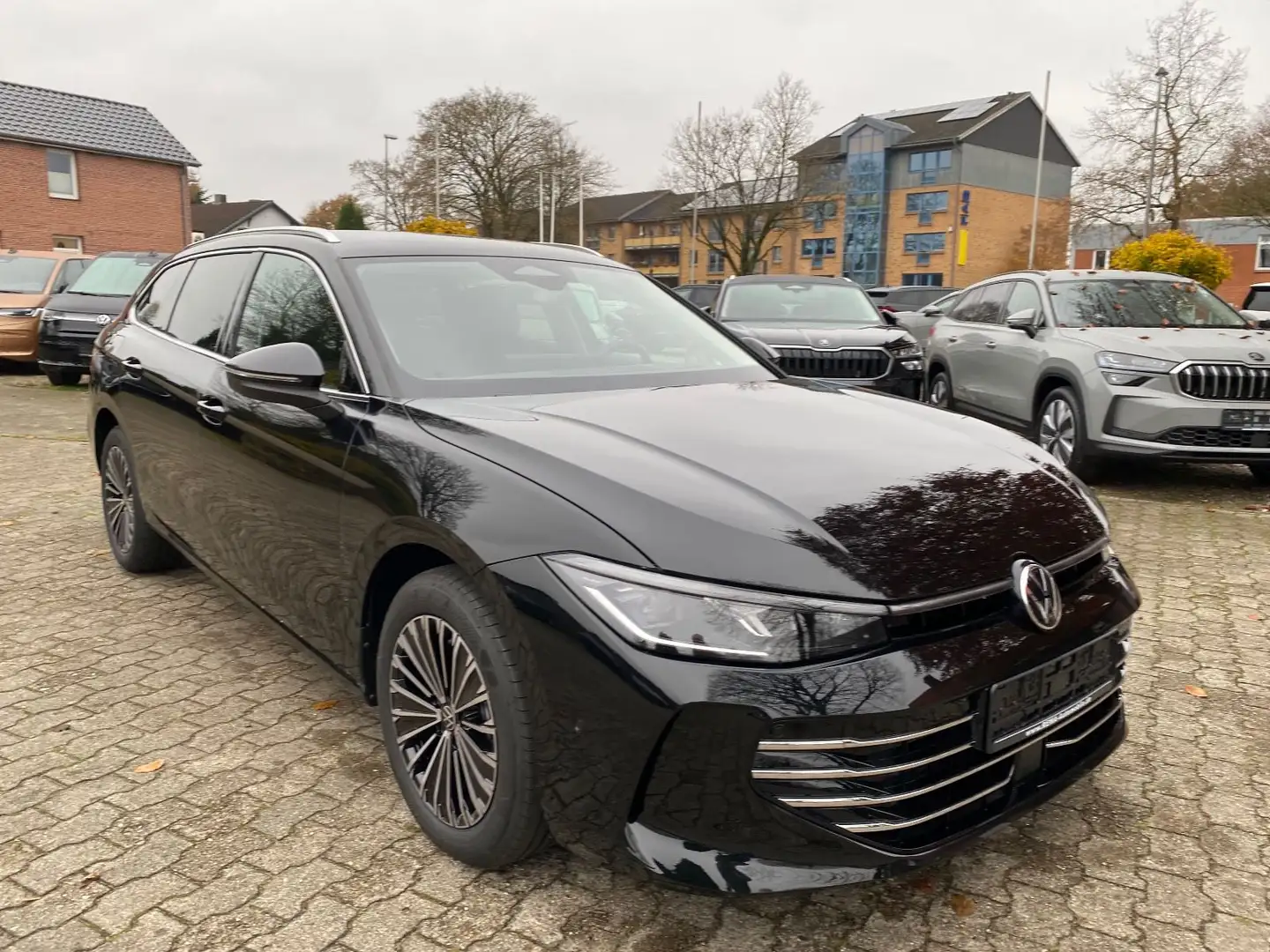Volkswagen Passat Variant Passat 2.0 TDI Elegance Head Up AHK Alcantara Noir - 1