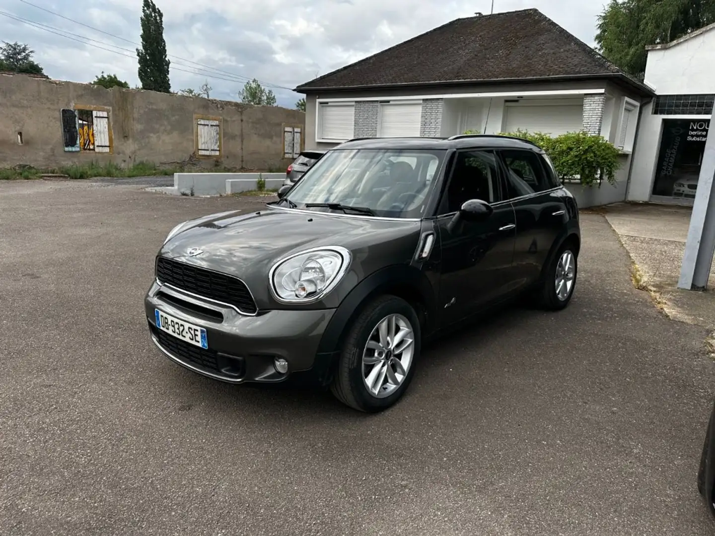 MINI Cooper Countryman Cooper SD 143ch Pack Red Hot Chili II ALL4 1ER MAI Gris - 2