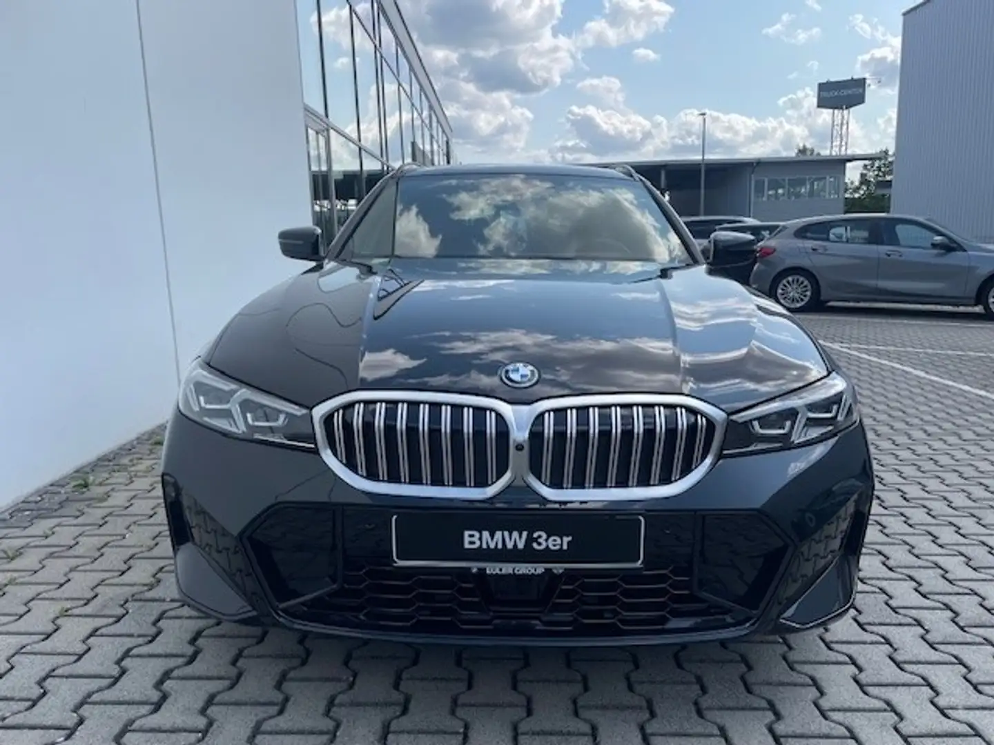 BMW 330 e Sportpaket HUD AHK-klappbar AHK Navi Digitales C Schwarz - 2