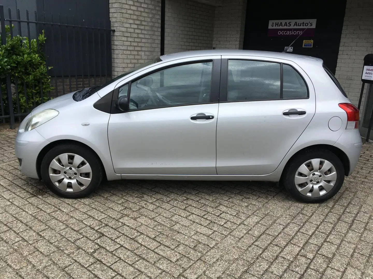 Toyota Yaris 1.3 VVTi Comfort / 5 DEUREN / METALLIC LAK / APK 1 Grigio - 2