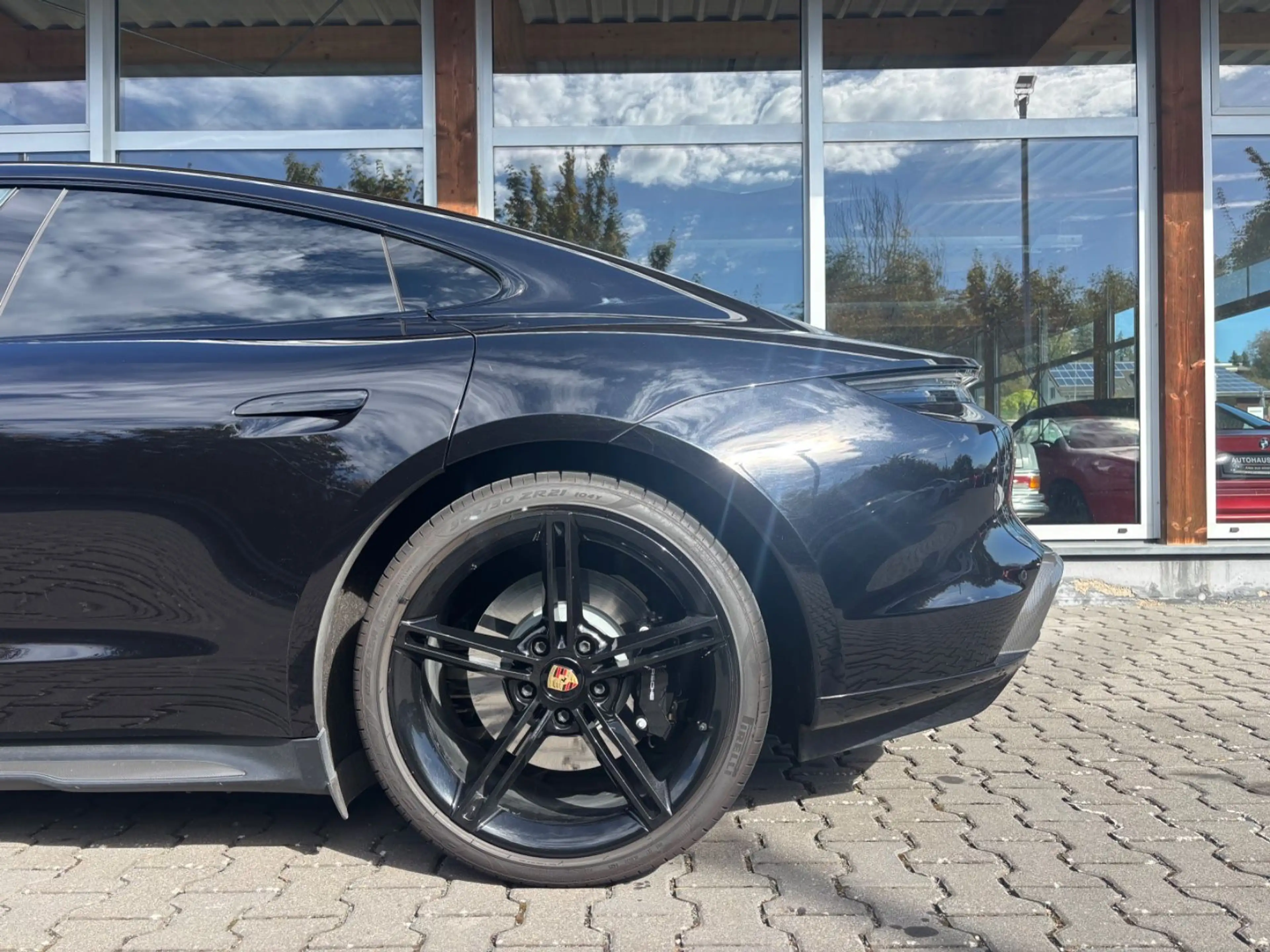 Porsche Taycan 4S Surround View Pano Bose Mission E — photo 22