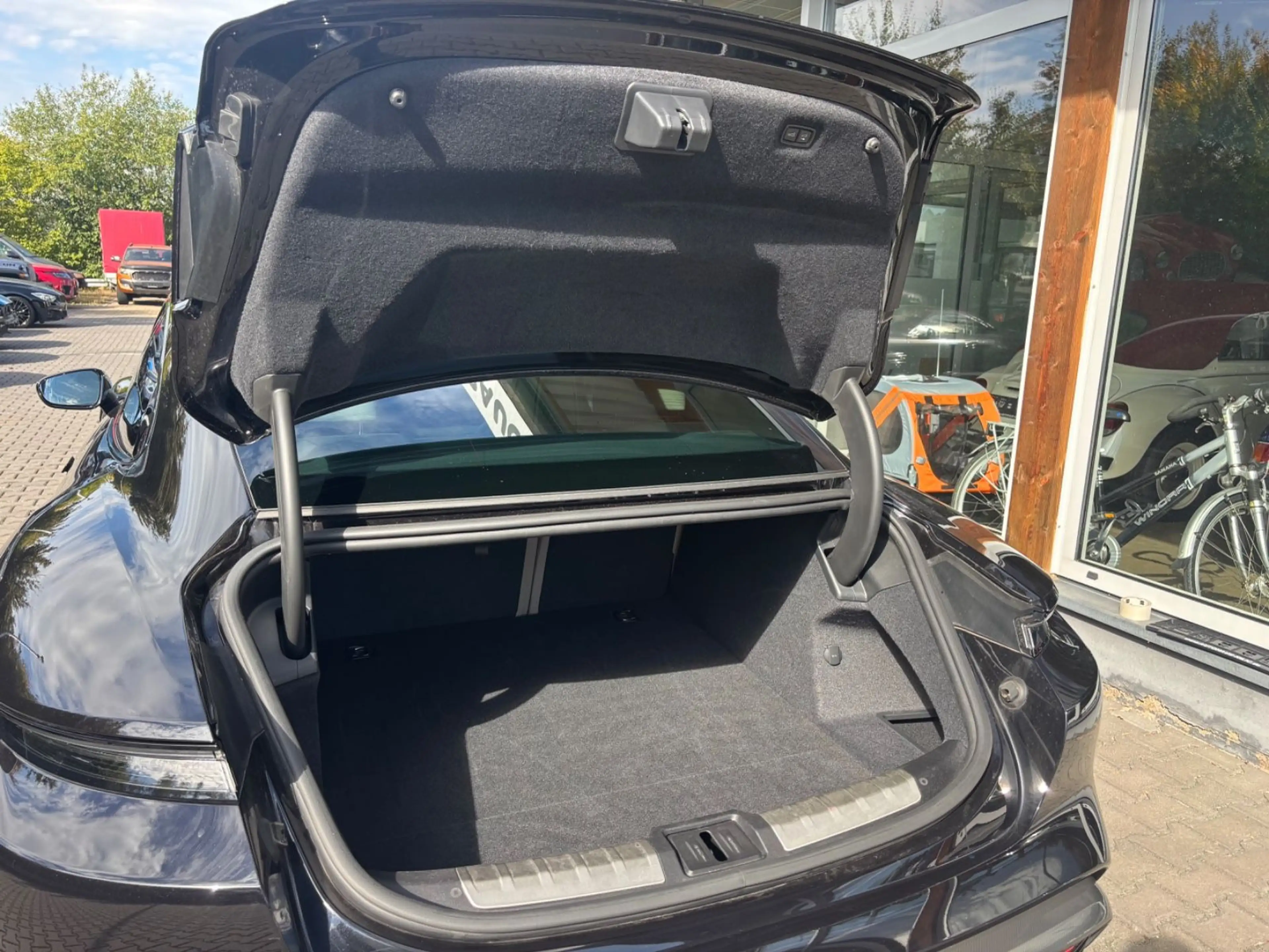 Porsche Taycan 4S Surround View Pano Bose Mission E — photo 20