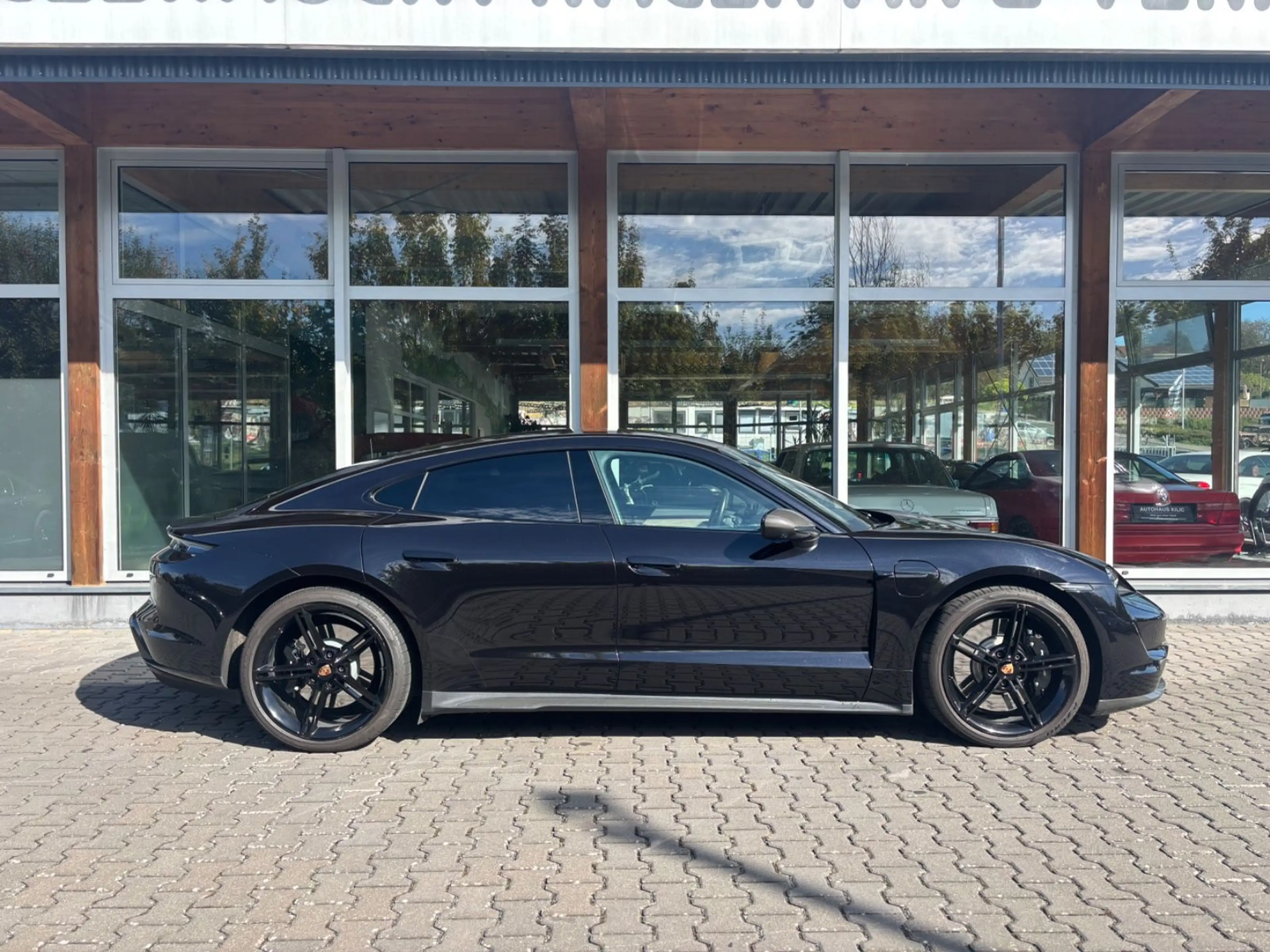 Porsche Taycan 4S Surround View Pano Bose Mission E — photo 23