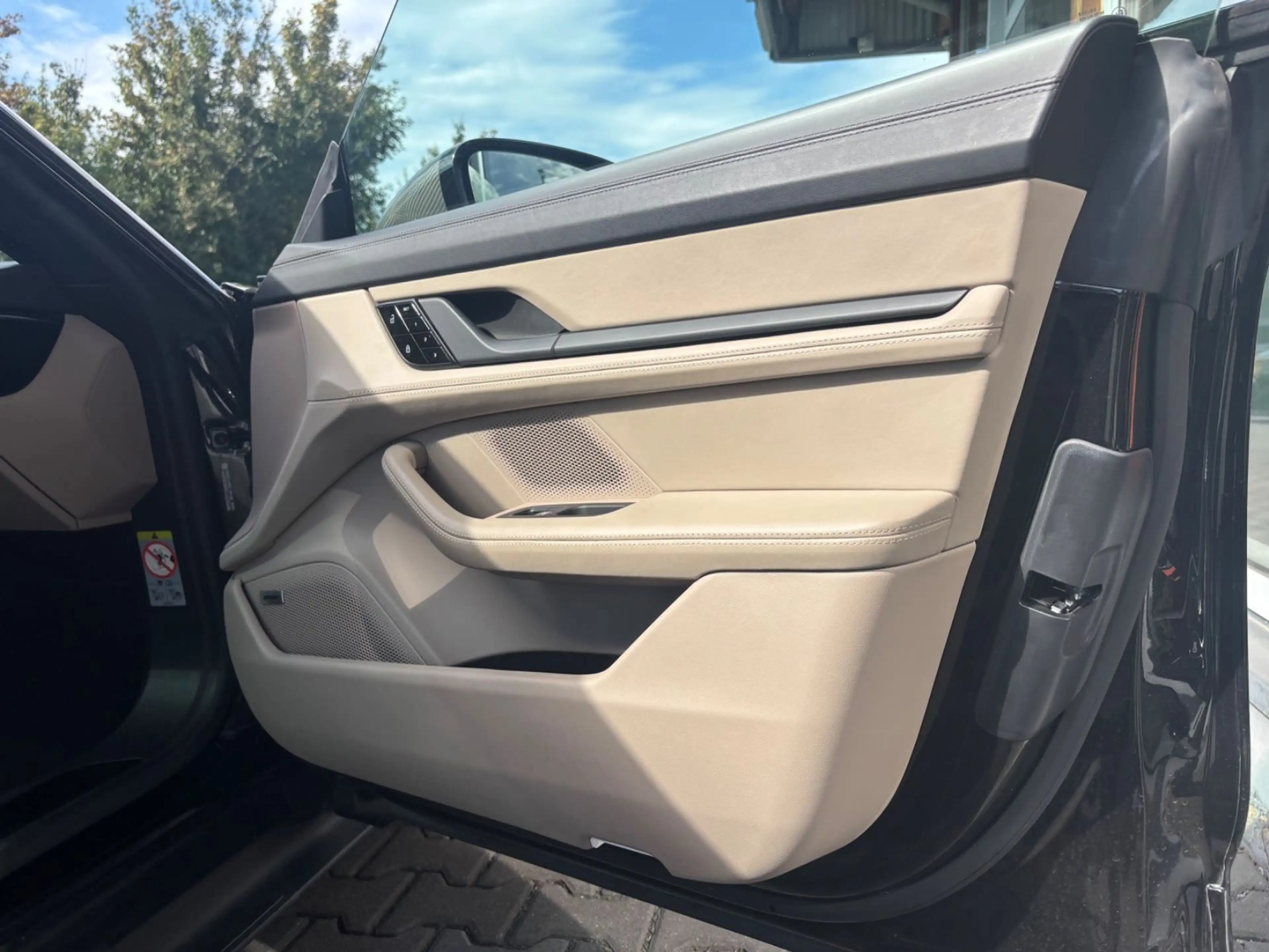 Porsche Taycan 4S Surround View Pano Bose Mission E — photo 16