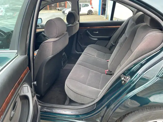 BMW 5 Series view 11