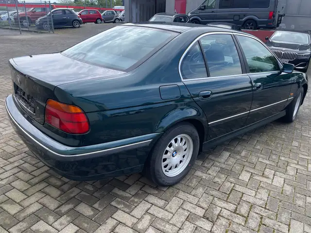 BMW 5 Series view 6