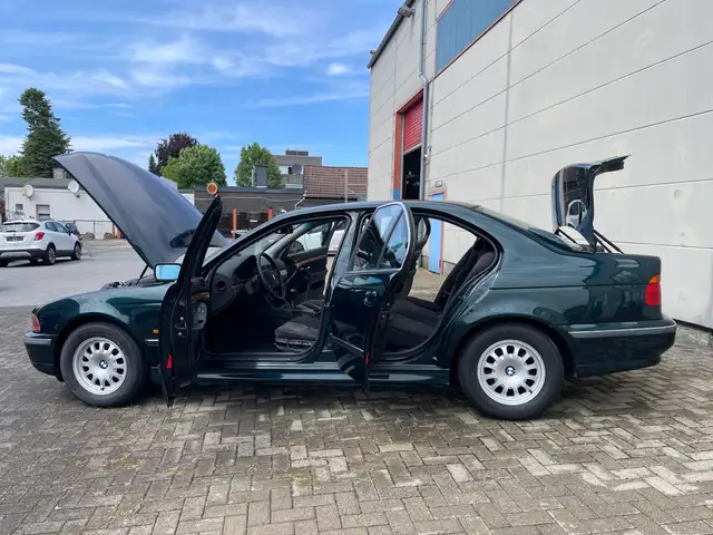 BMW 5 Series view 15