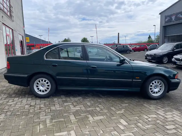 BMW 5 Series view 7