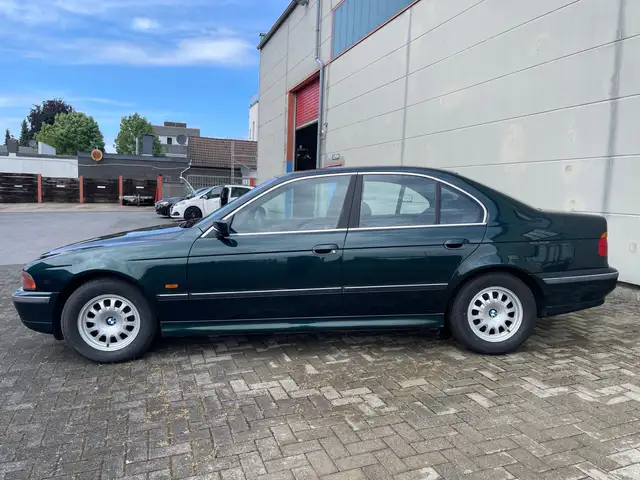 BMW 5 Series view 3