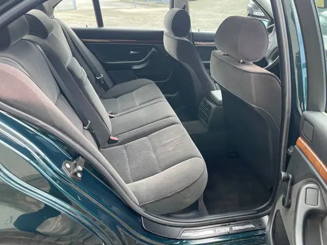 BMW 5 Series view 10