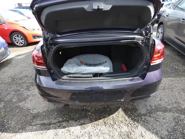 Volkswagen Golf view 6