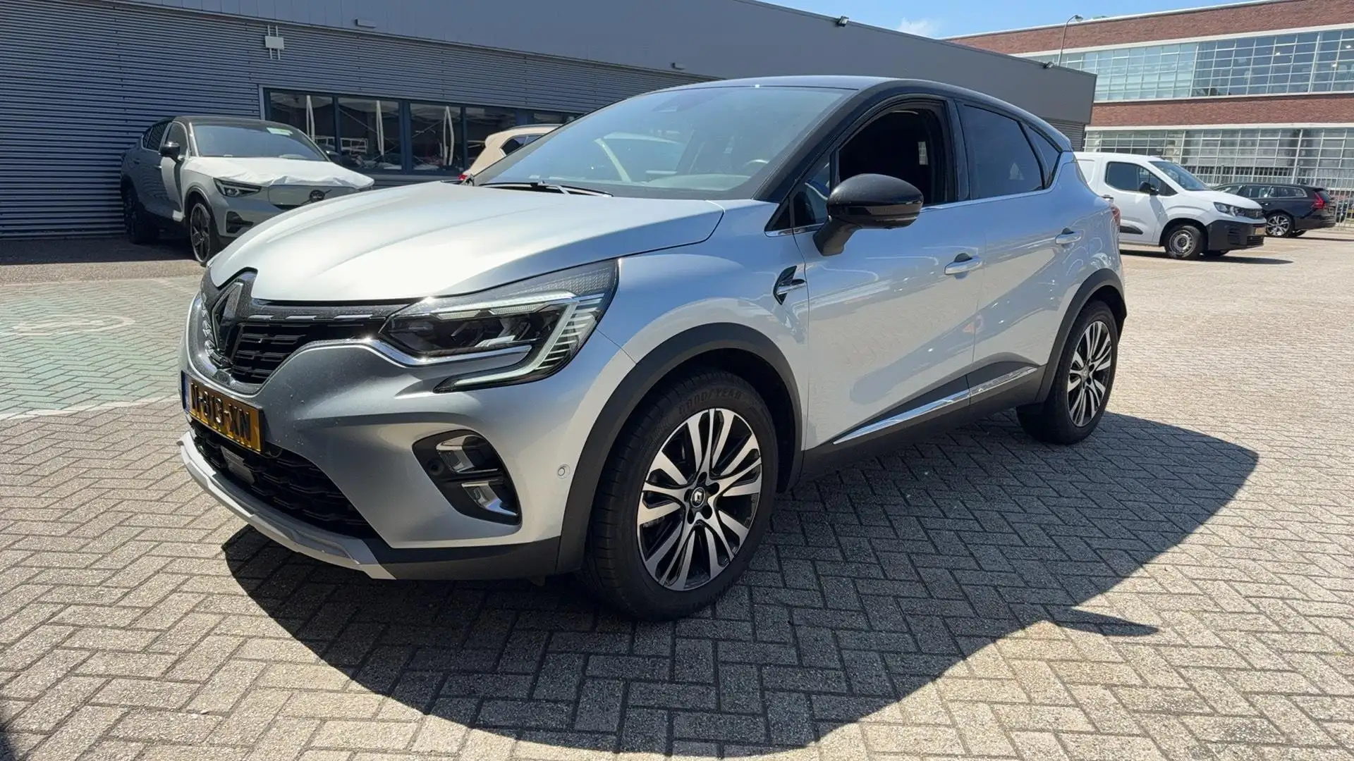 Renault Captur 1.6 E-Tech Hybrid 145 Initiale Paris | Leder | Sto Grijs - 1