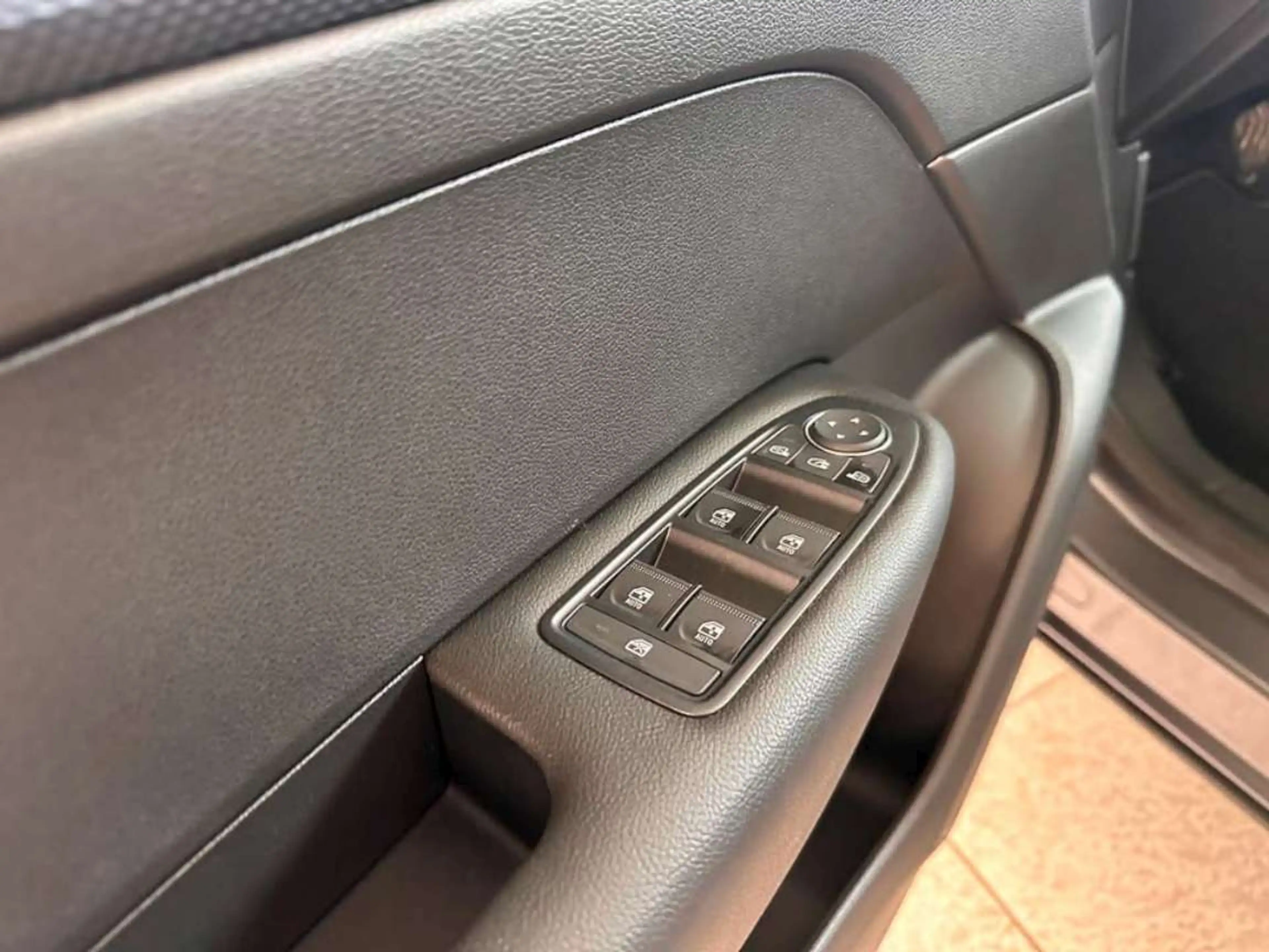 Renault Arkana Evolution Mild Hybrid 140 EDC — photo 12