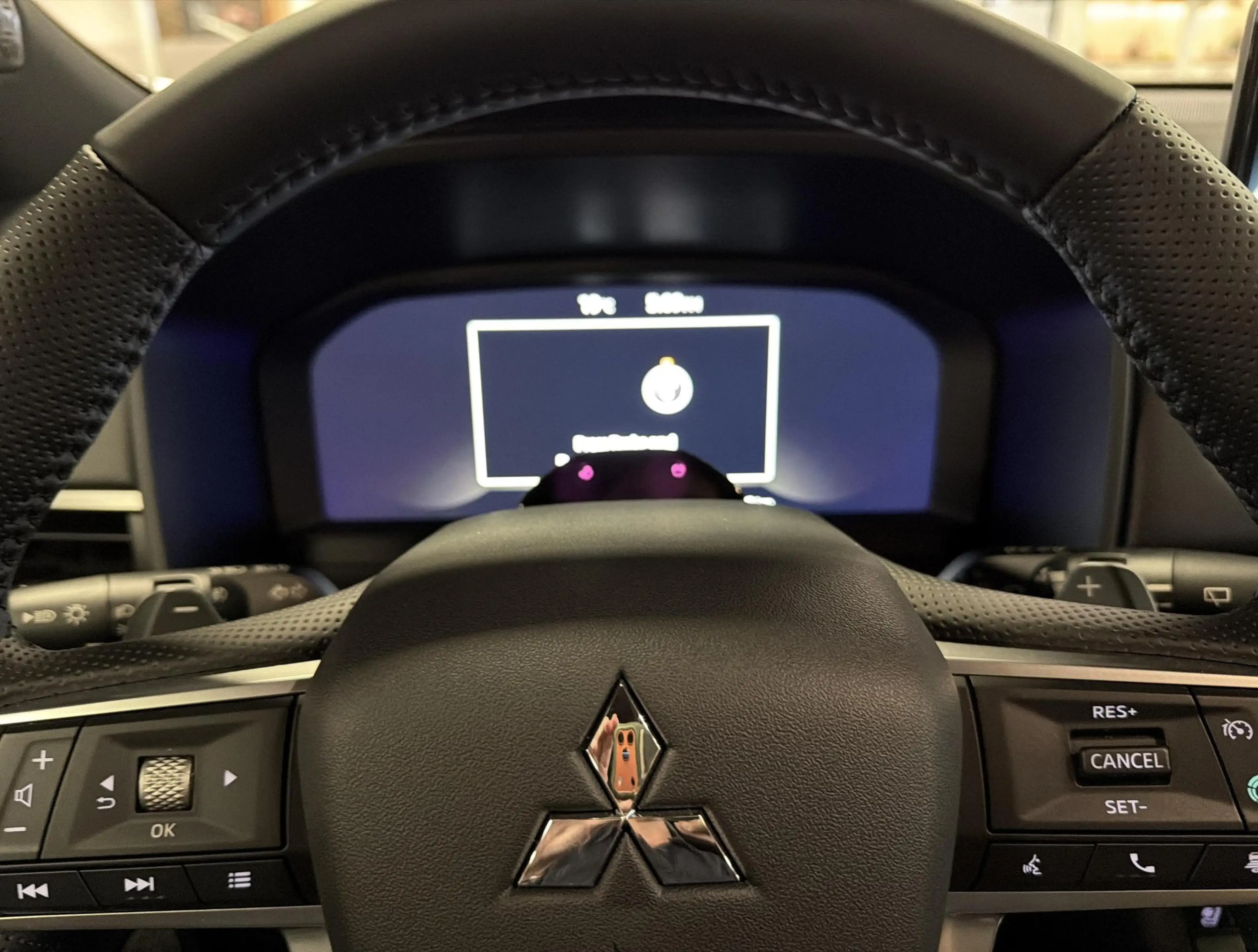 Mitsubishi Outlander 2.4 PHEV Black Edition — photo 13