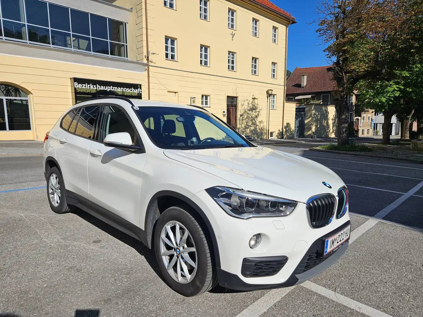 BMW X1 X1 xDrive18d Advantage Aut. Advantage Weiß - 1