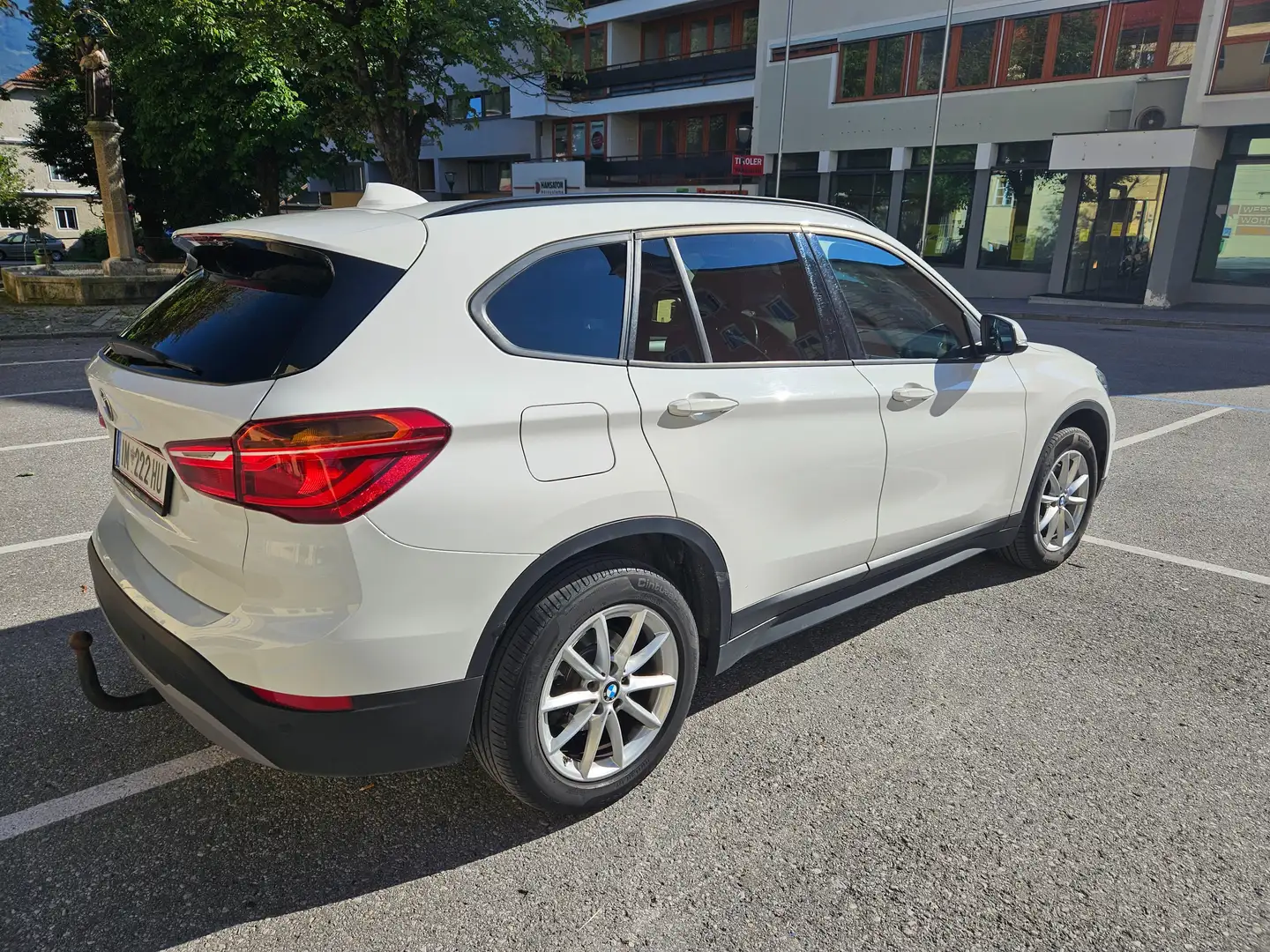 BMW X1 X1 xDrive18d Advantage Aut. Advantage Weiß - 2