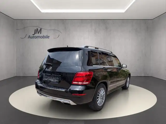 Mercedes-Benz 220 view 3