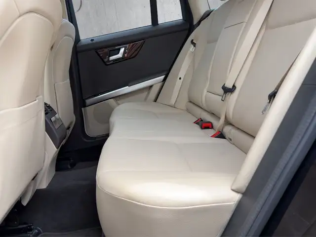 Mercedes-Benz 220 view 12