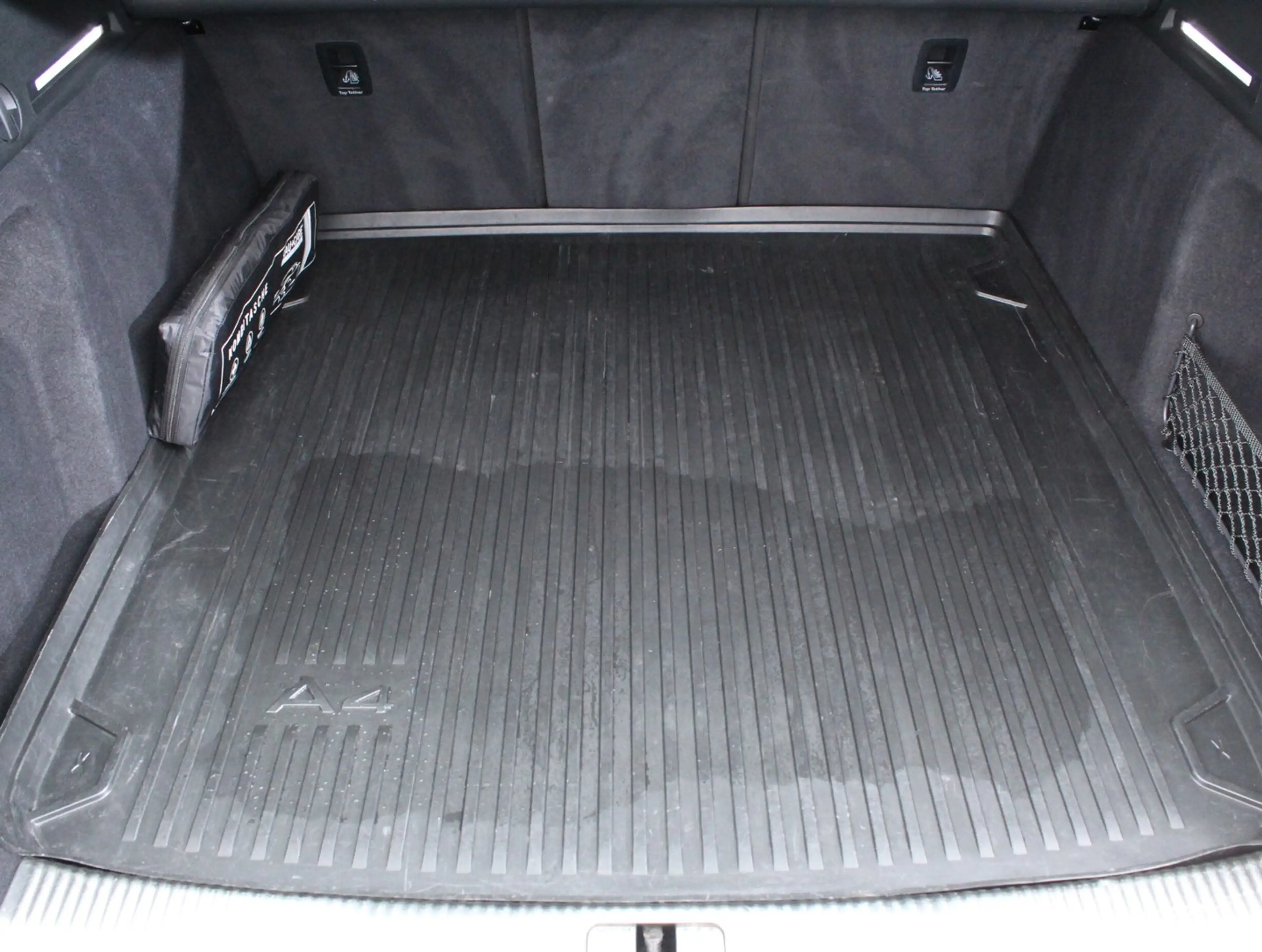Audi A4 2.0 TDI Sport — photo 12
