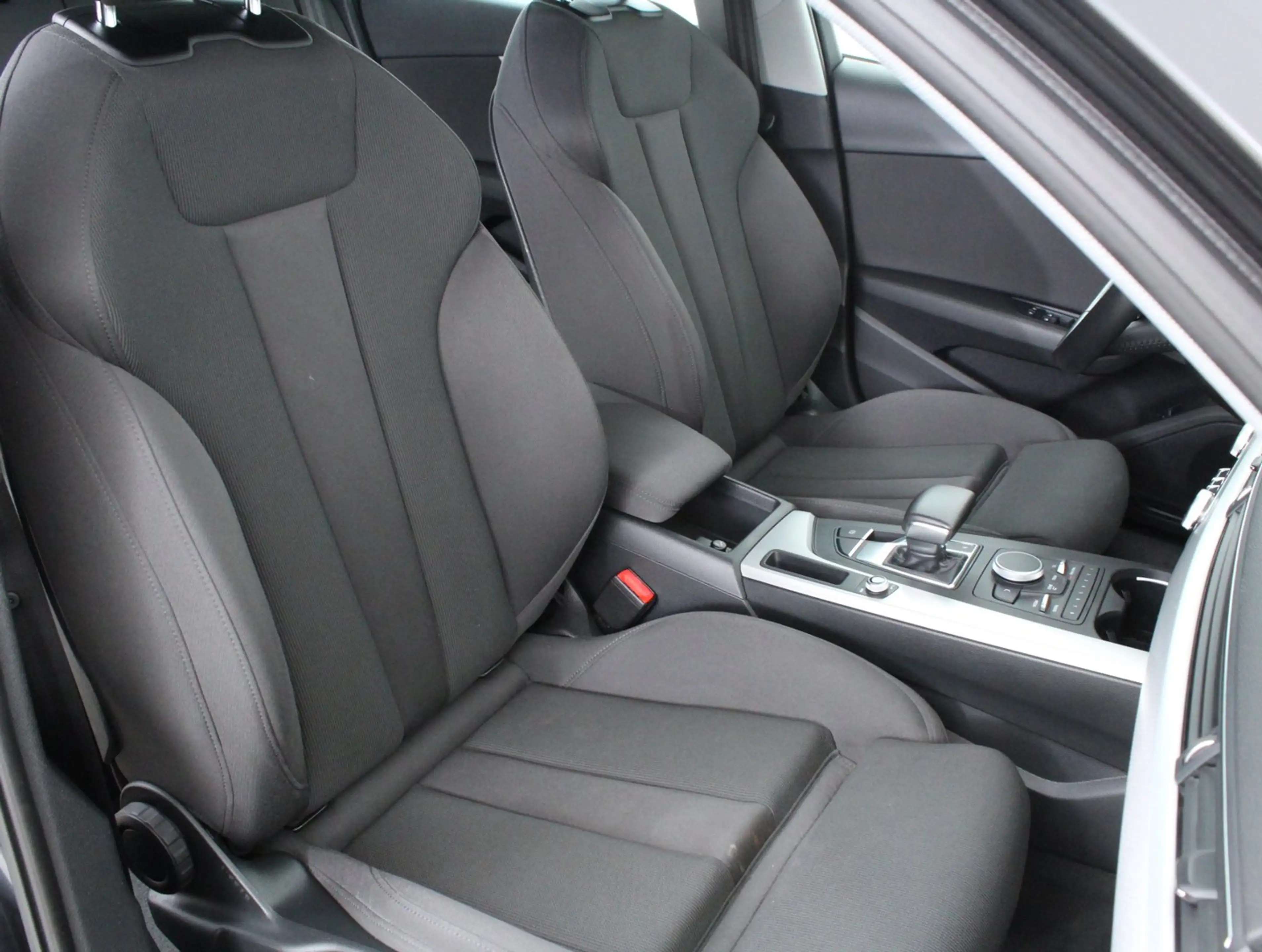 Audi A4 2.0 TDI Sport — photo 8