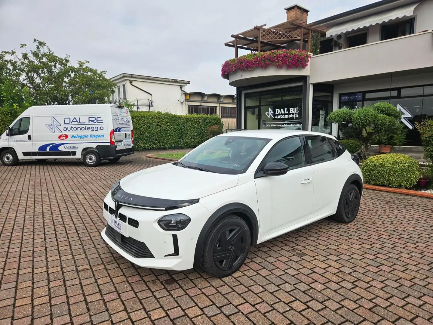 Lancia Ypsilon Hybrid e-DCT Bianco - 1