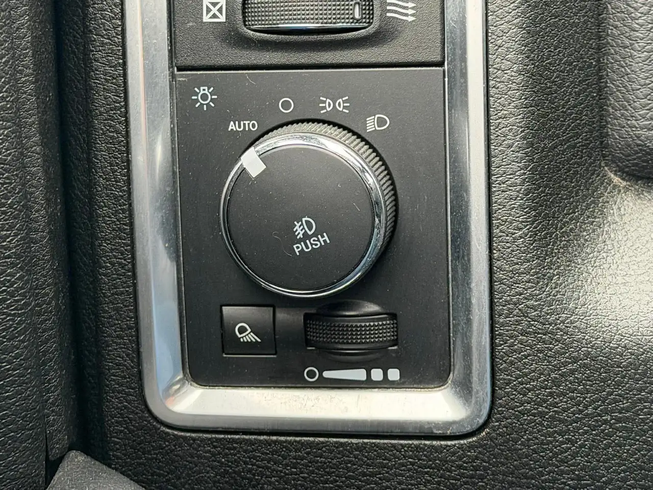 RAM 2500 снимка RAM 2500