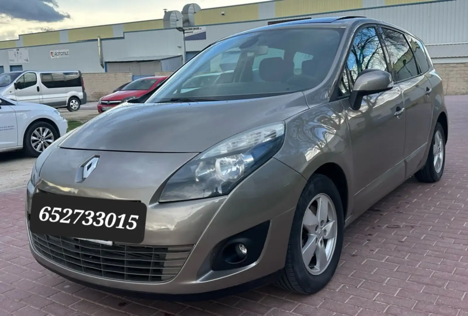 Renault Grand Scenic 1.9dCi Family Edition 7pl. Marrón - 1