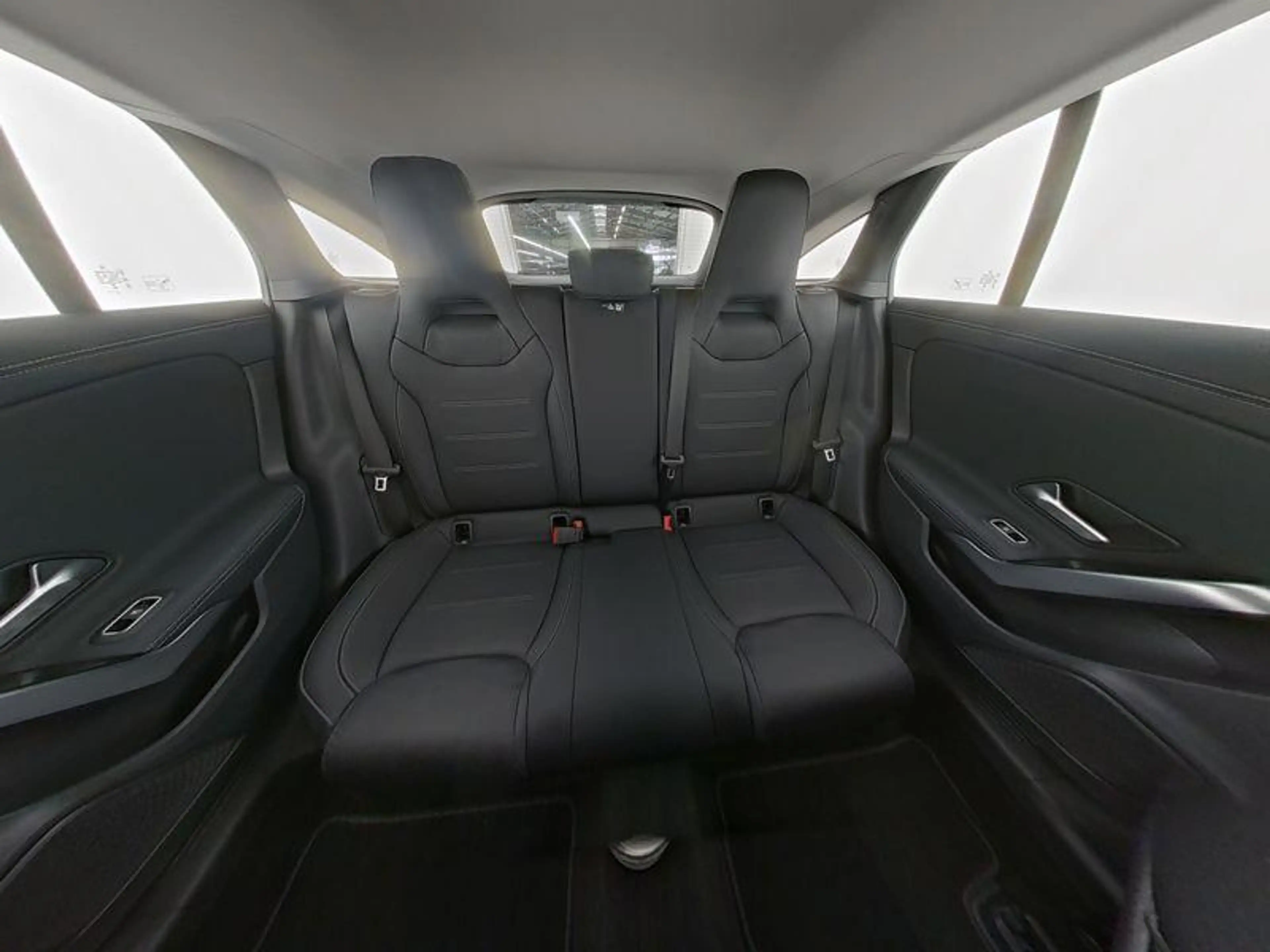 Mercedes-Benz CLA 180 Shooting Brake Luxury Line | Lederen Interieur | P — photo 7