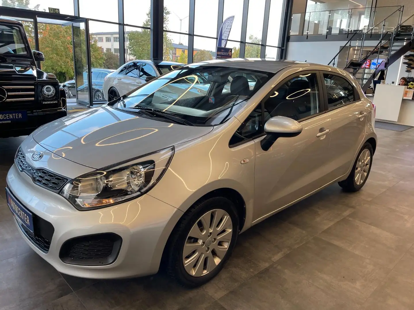 Kia Rio Edition 7 1.4 5-Türer *KLIMA*TÜV08/2026* Silber - 2
