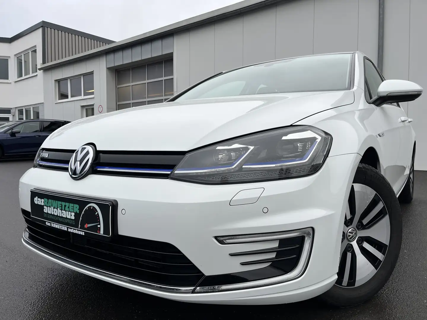 Volkswagen Golf e-Golf Comfortline 101€ m. 20% Anzahlung Wärmep Weiß - 1