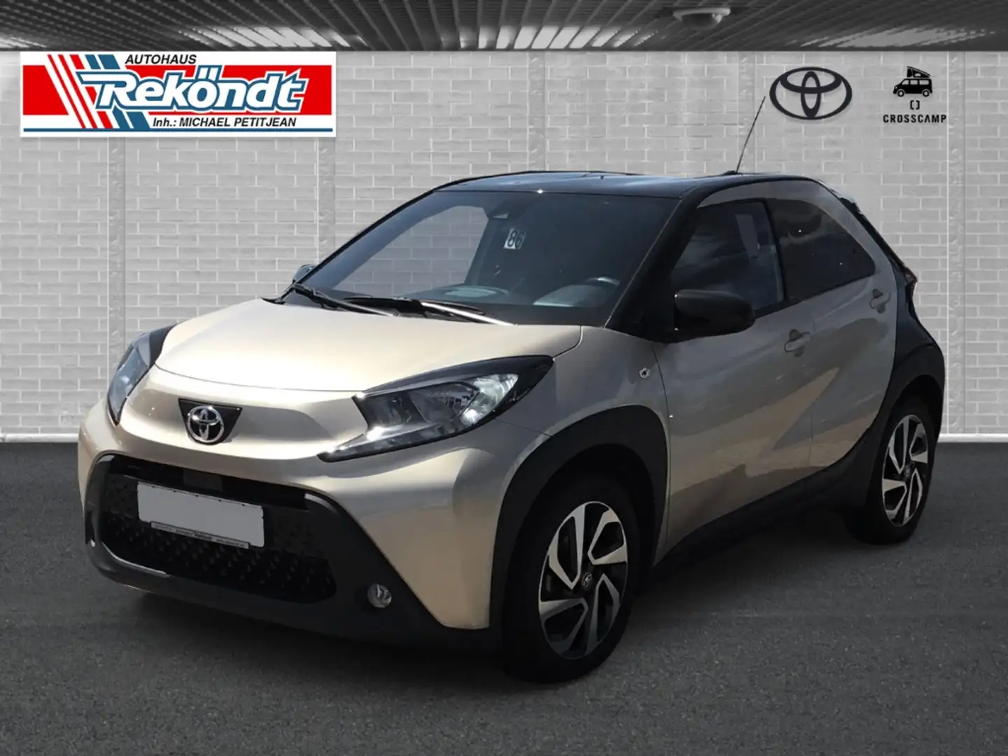 Toyota Aygo X 1.0 Pulse SHZ RFK PDC DAB BT FSP TEMPOMAT Beige - 1