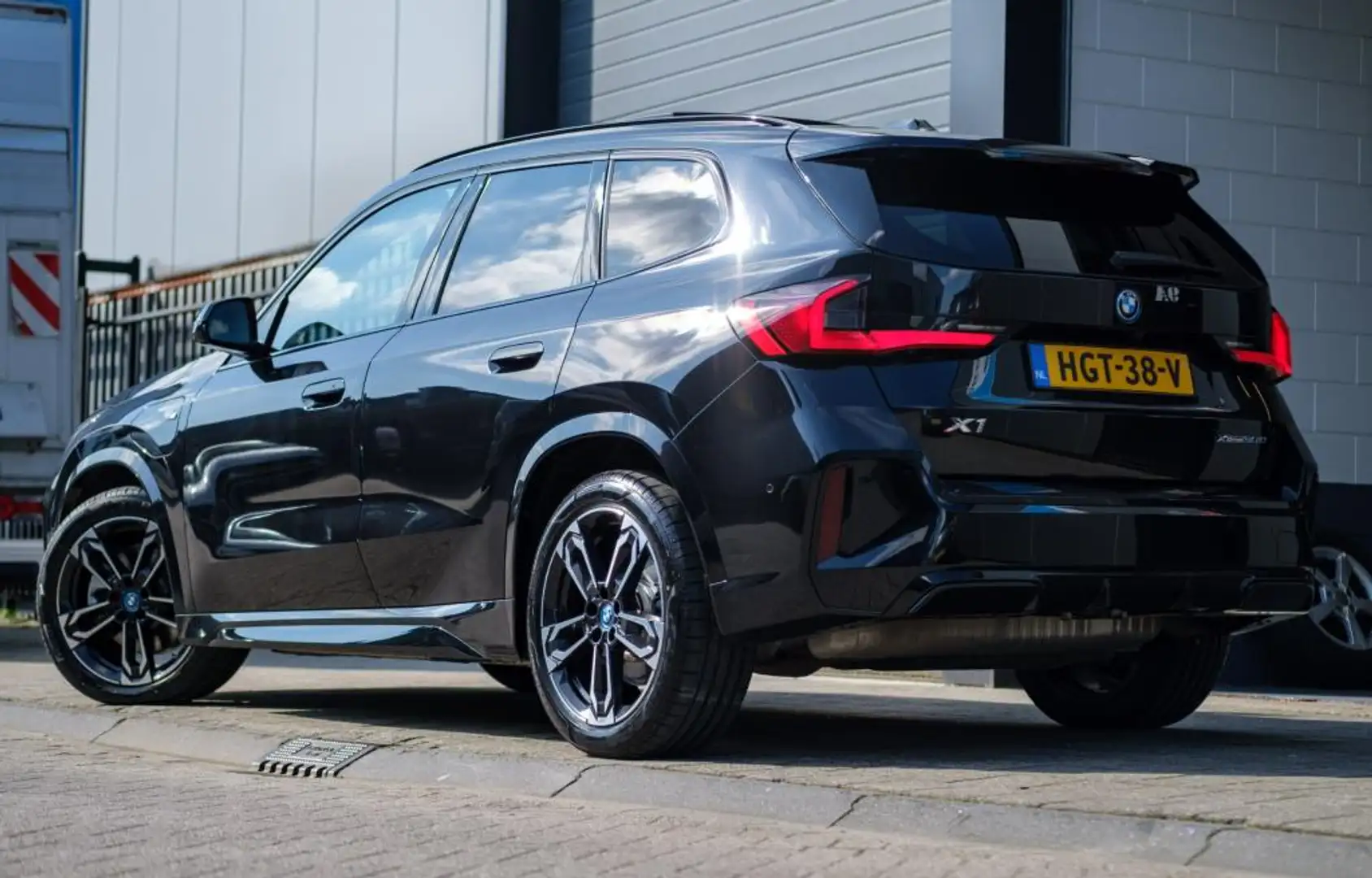 BMW X1 XDrive30e|PANO|HARMAN/KARDON Zwart - 2