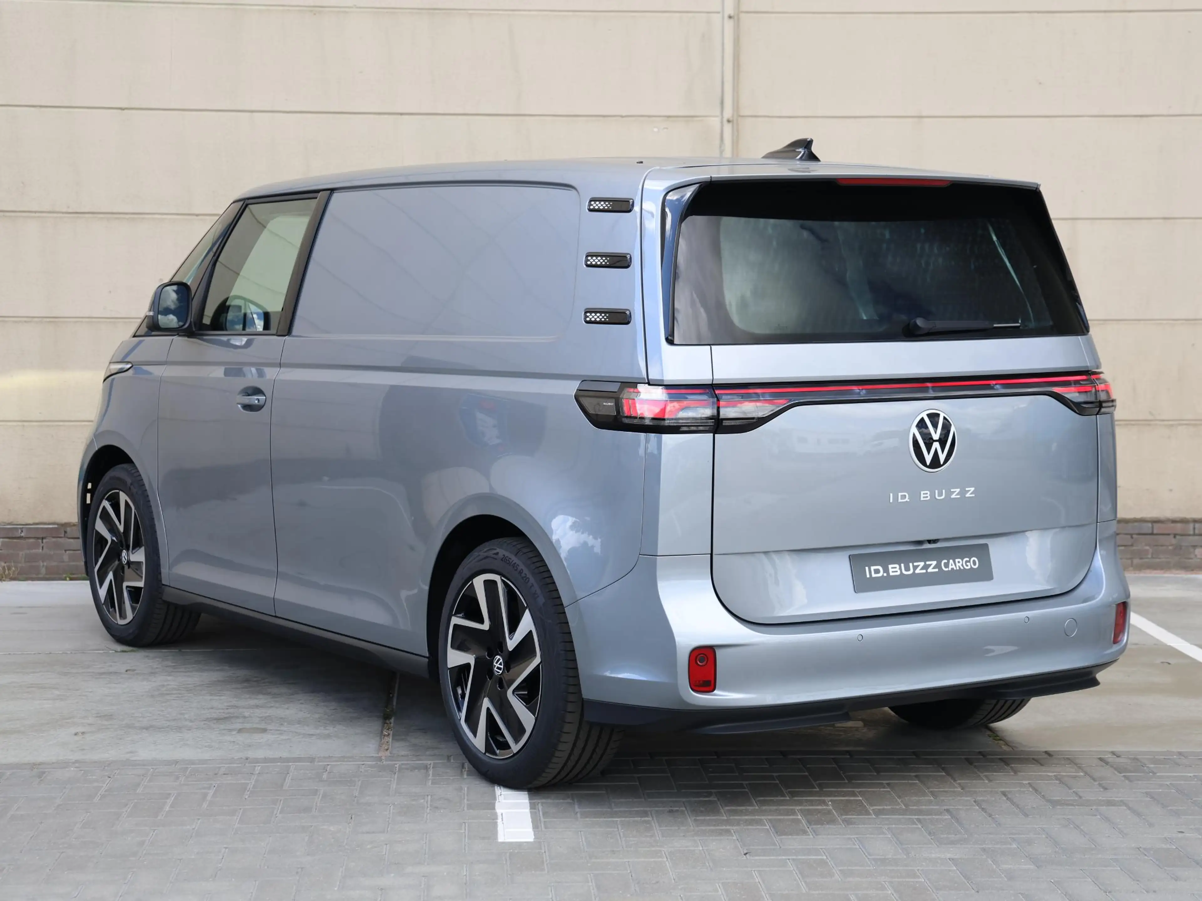 Volkswagen ID. Buzz Cargo Bulli Limited Edition Elektromotor 210 kW (286 pk) — photo 11