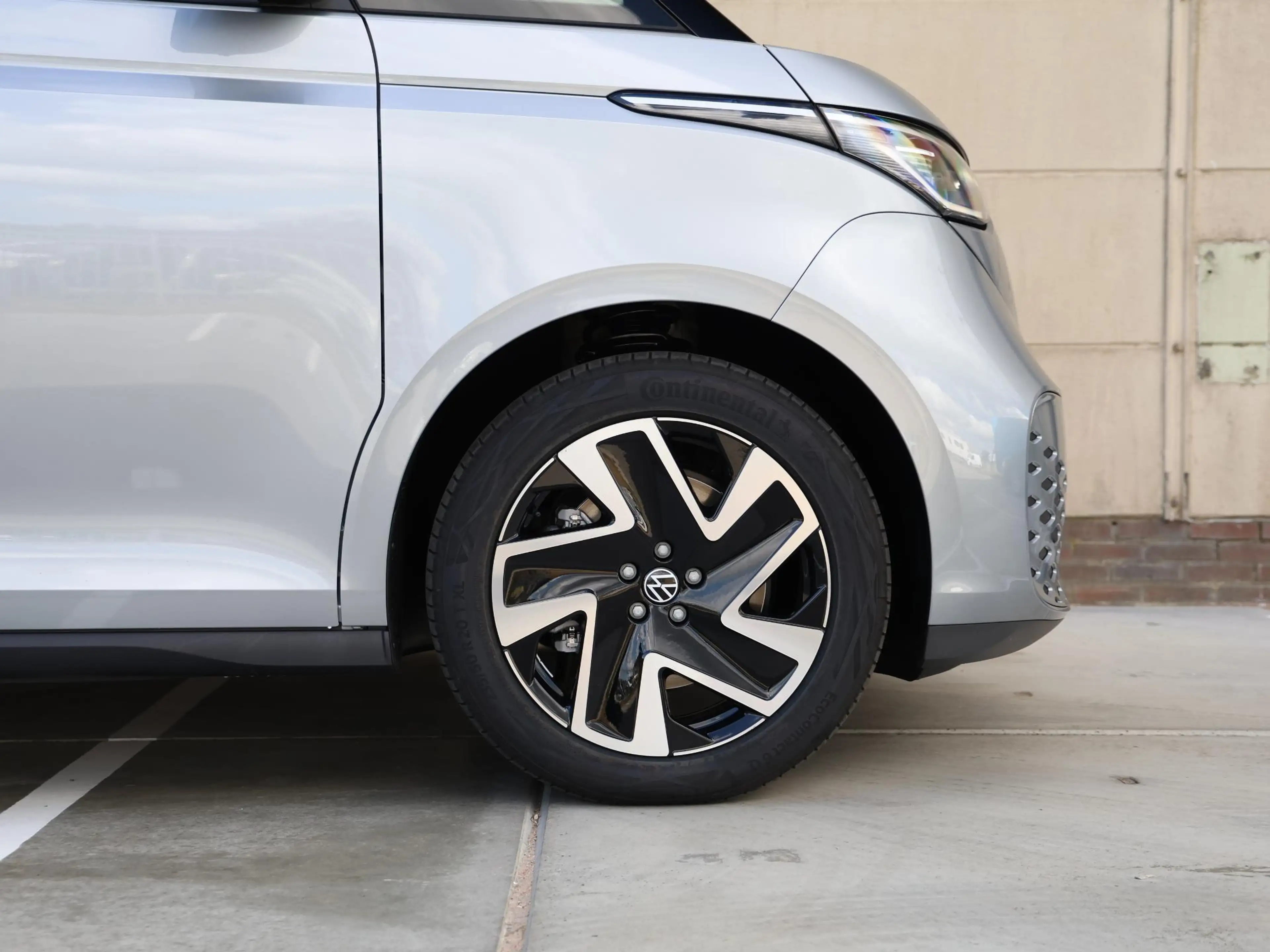 Volkswagen ID. Buzz Cargo Bulli Limited Edition Elektromotor 210 kW (286 pk) — photo 15