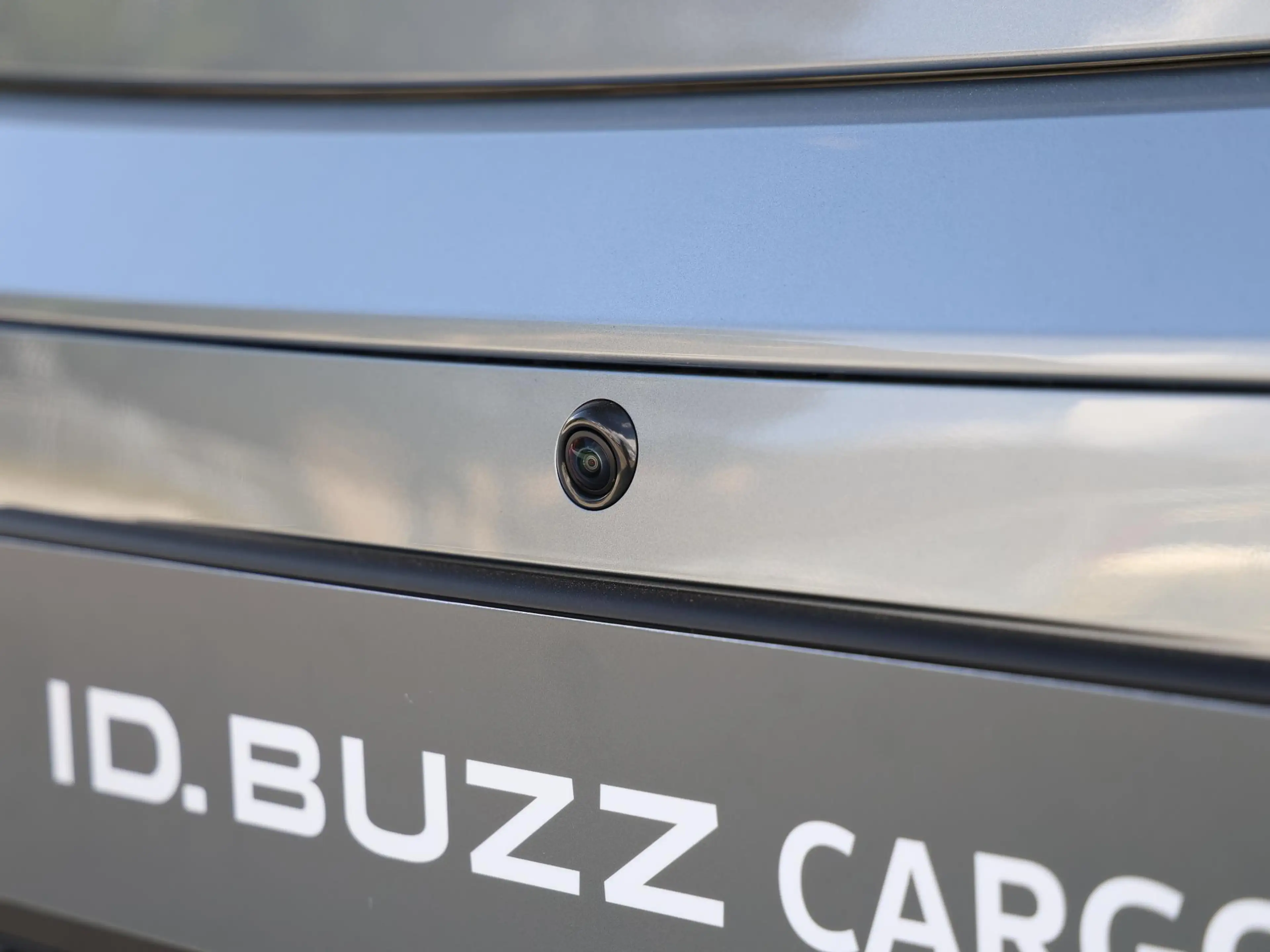 Volkswagen ID. Buzz Cargo Bulli Limited Edition Elektromotor 210 kW (286 pk) — photo 14