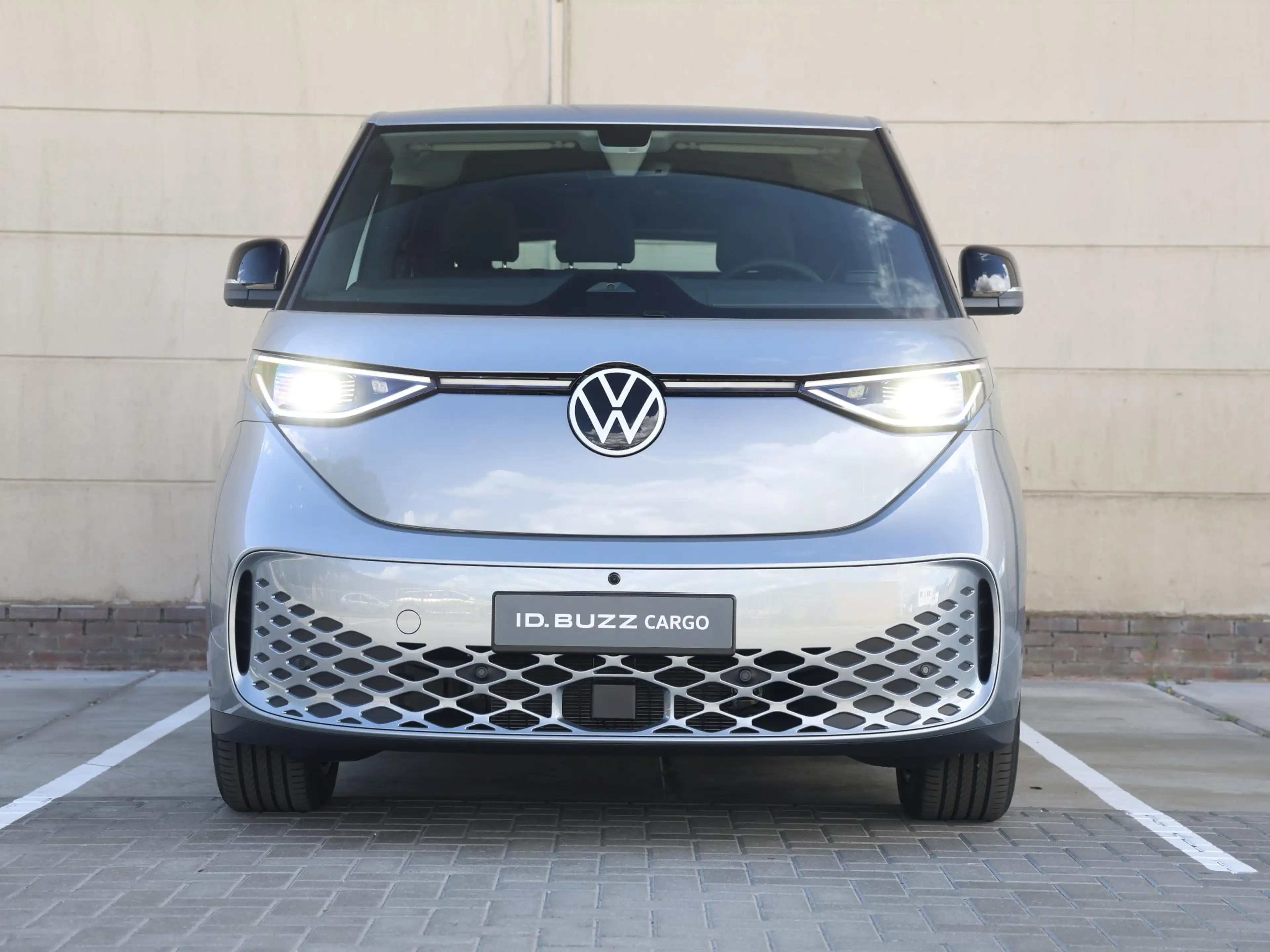 Volkswagen ID. Buzz Cargo Bulli Limited Edition Elektromotor 210 kW (286 pk) — photo 12