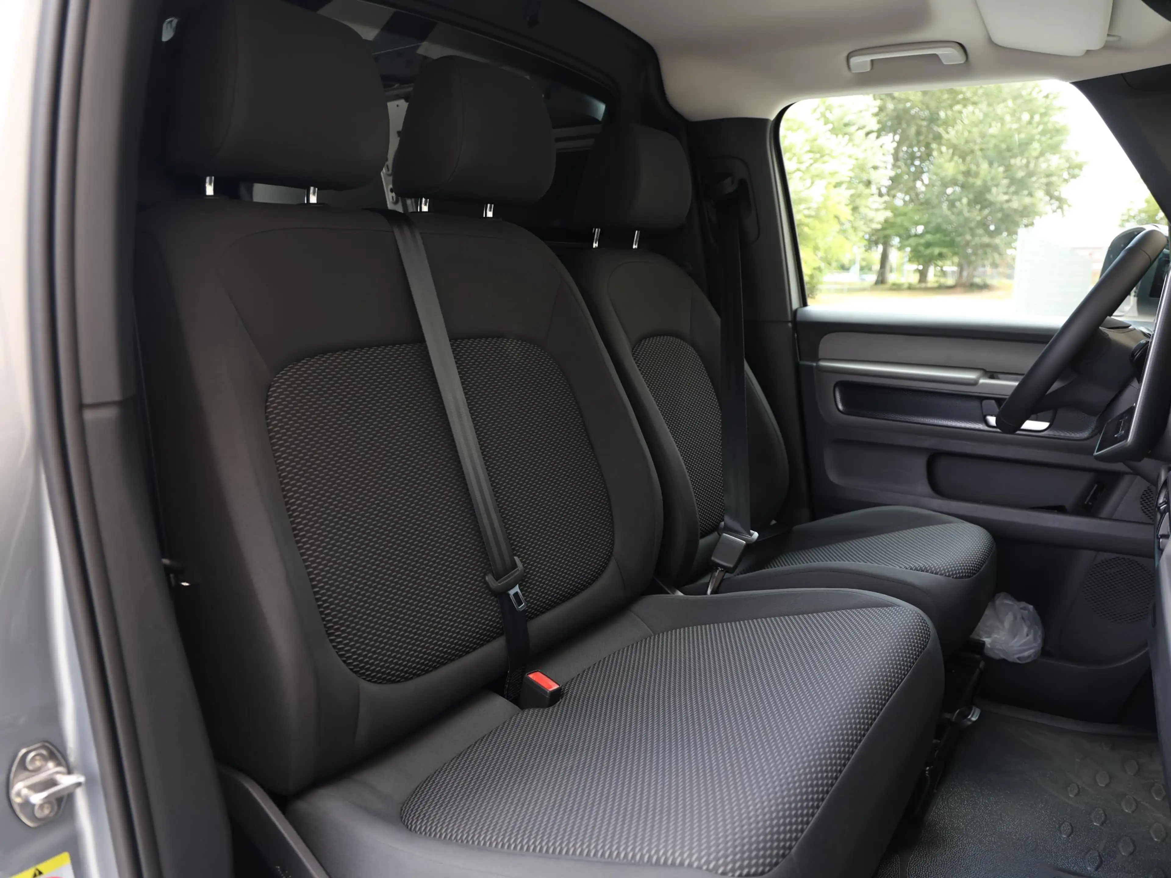 Volkswagen ID. Buzz Cargo Bulli Limited Edition Elektromotor 210 kW (286 pk) — photo 8