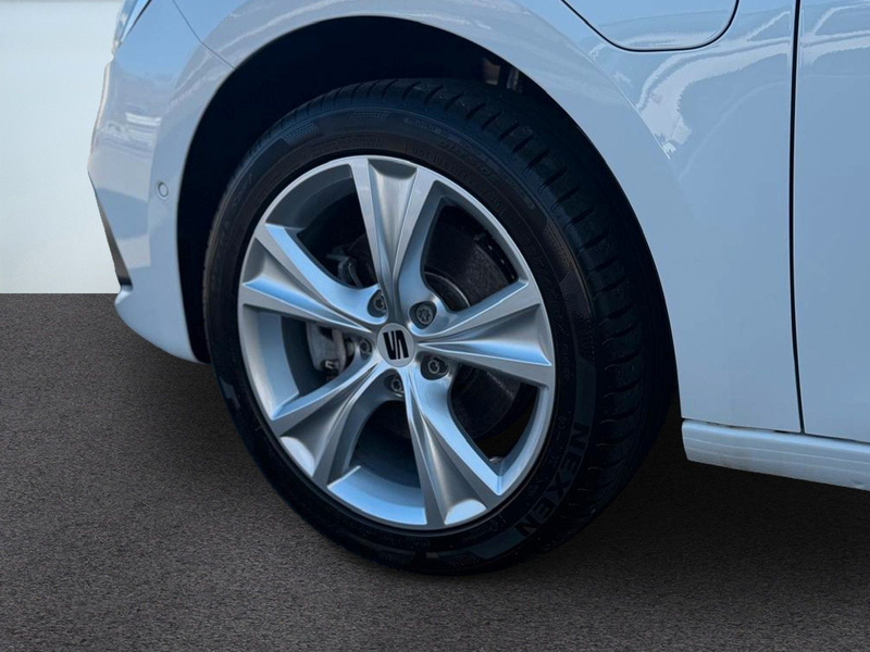 SEAT Leon FR e-Hybrid * AMBIENTE * LED * — photo 11