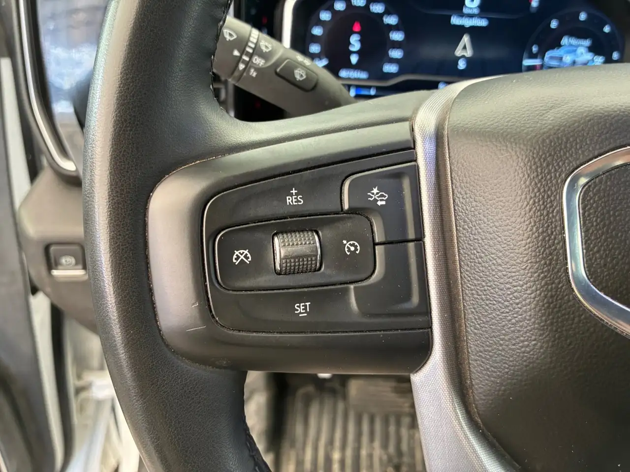 GMC Sierra 3500HD снимка GMC Sierra 3500HD