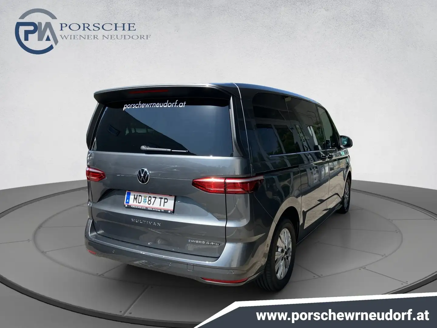 Volkswagen T7 Multivan VW T7 Multivan Business eHybrid 180 kW 4MOTION Grau - 2