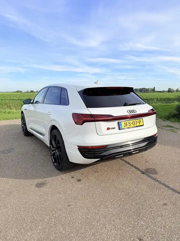 Audi Q8 e-tron