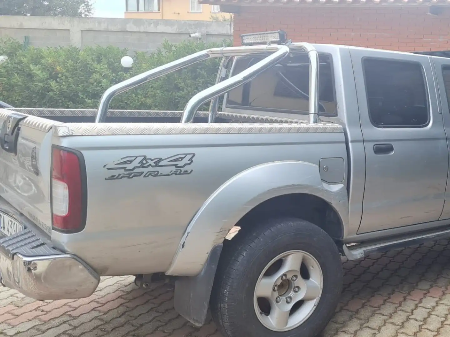 Nissan King Cab Double 2.5 Navara Argent - 2