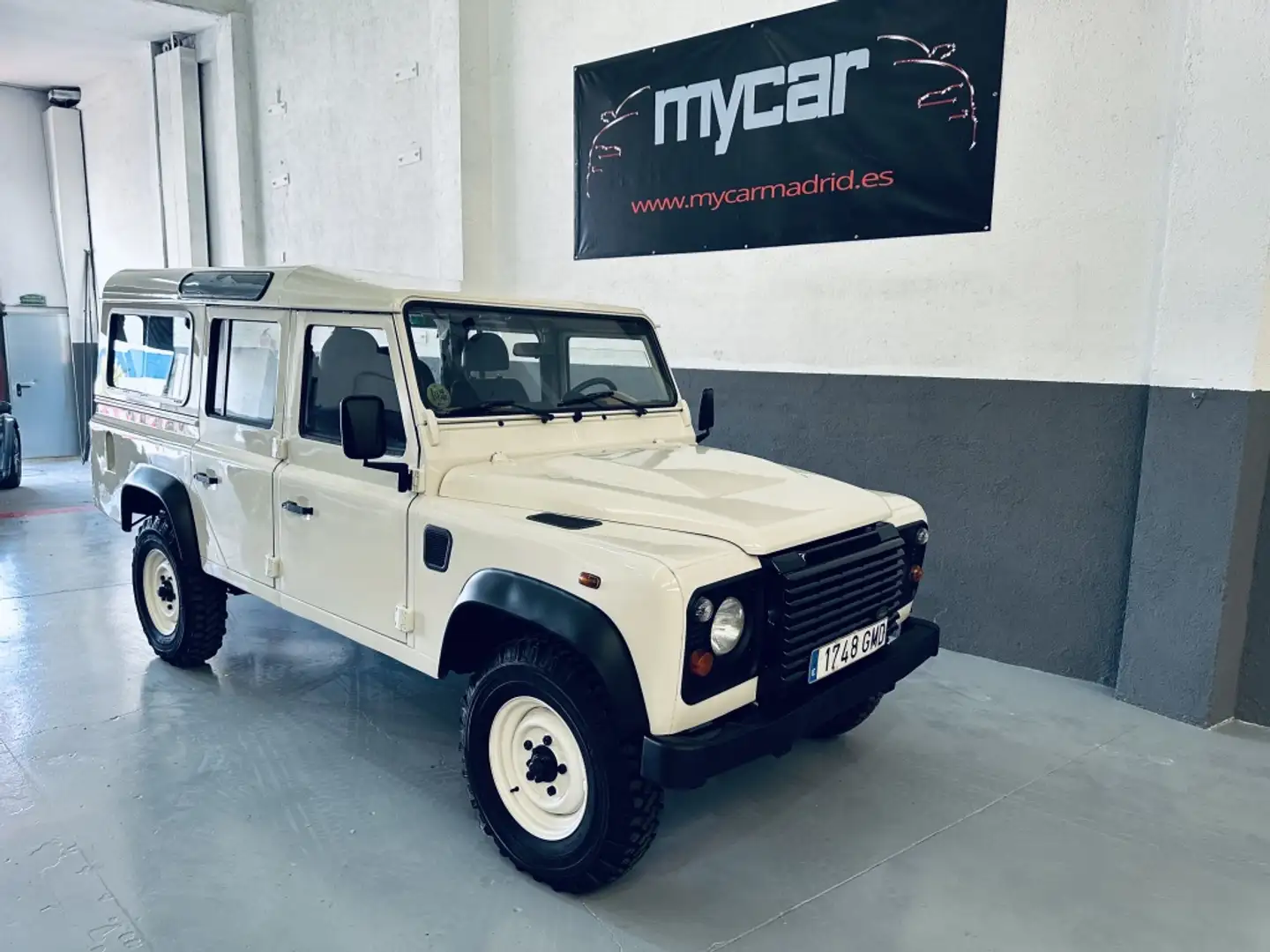 Land Rover Defender 110 SW SE Bianco - 2