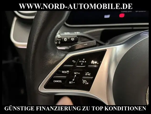Mercedes-Benz 300 view 29