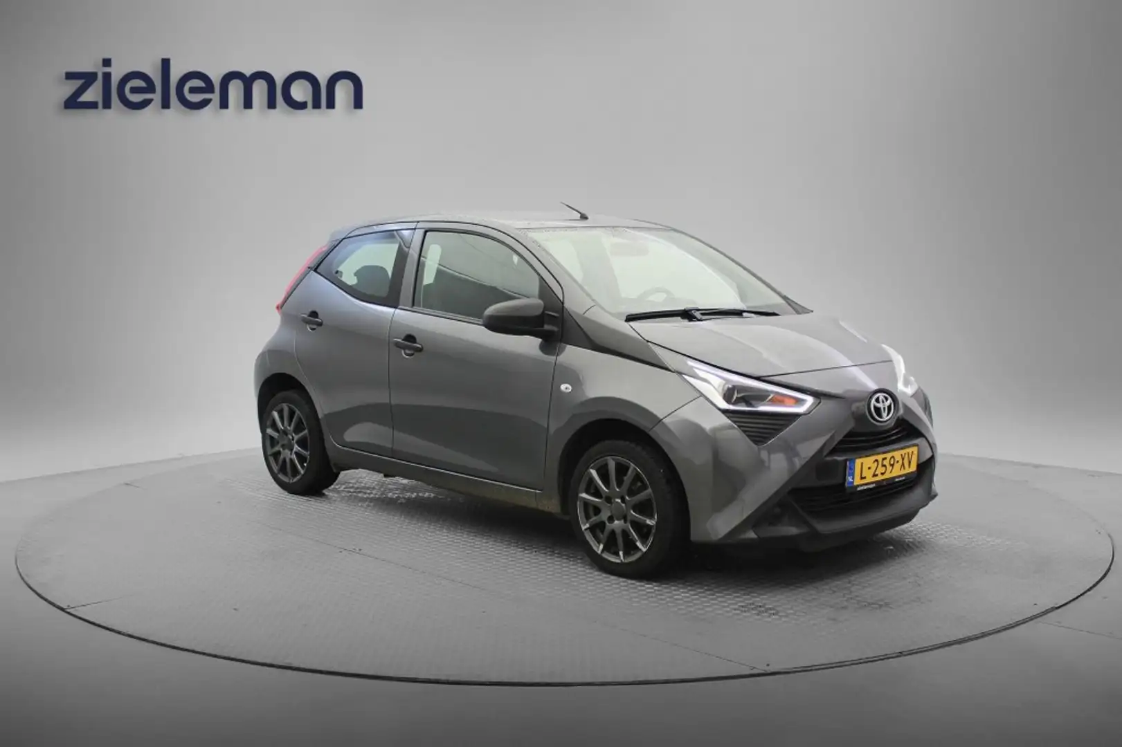 Toyota Aygo 1.0 VVT-i X-Fun5 Deurs - Navi, Airco Grigio - 1