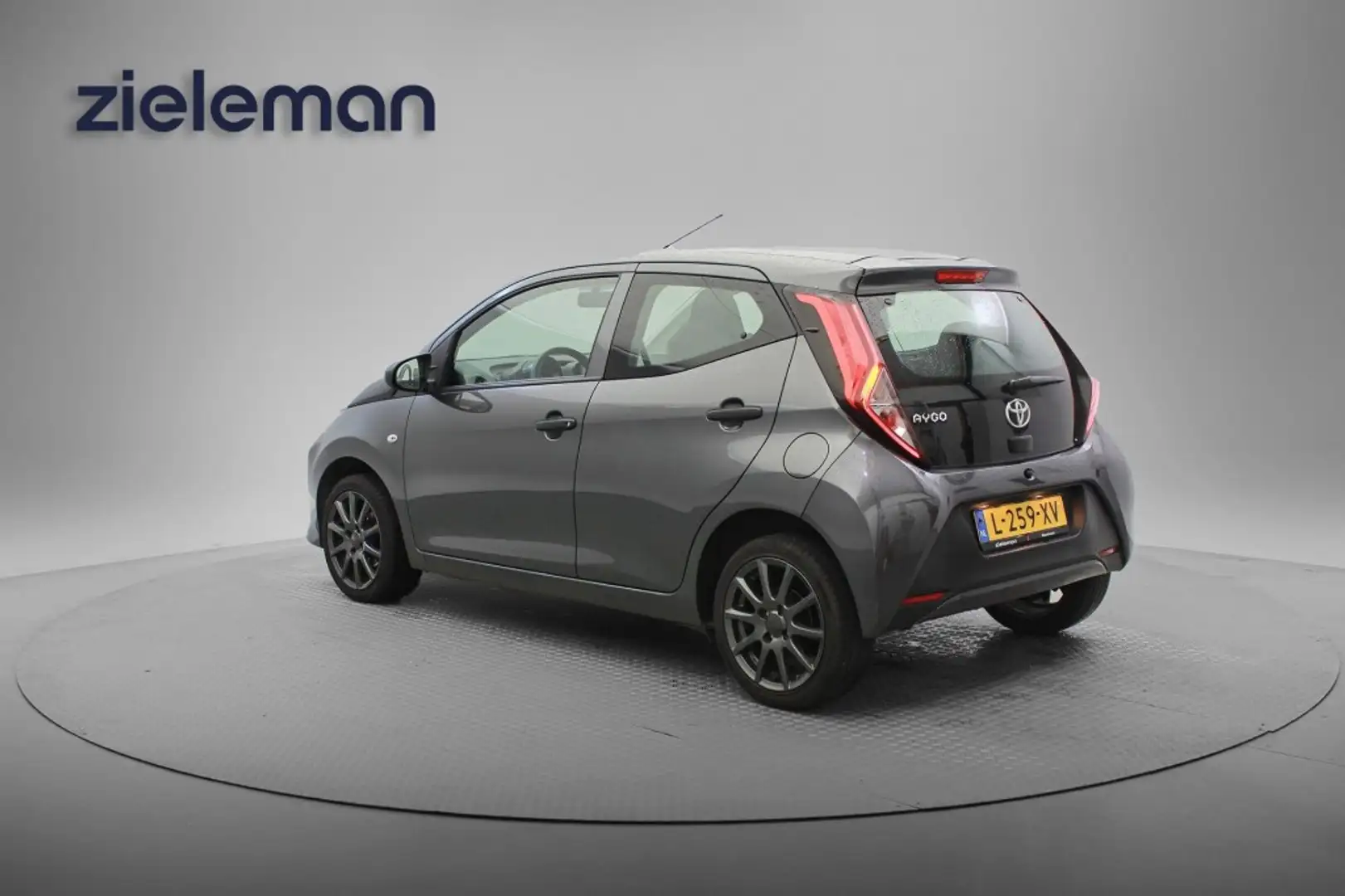 Toyota Aygo 1.0 VVT-i X-Fun5 Deurs - Navi, Airco Grigio - 2
