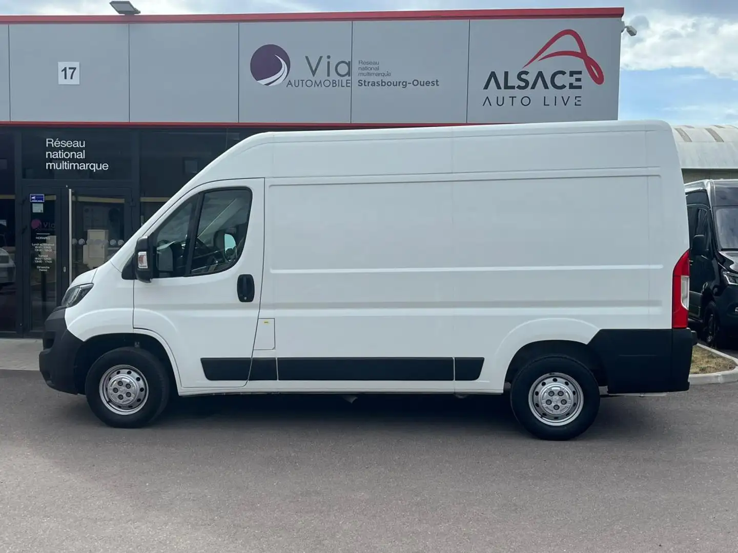 Peugeot Boxer 333 L2H2 2.2 BlueHDi 140 ASPHALT - 17 416 HT - GPS Blanc - 2
