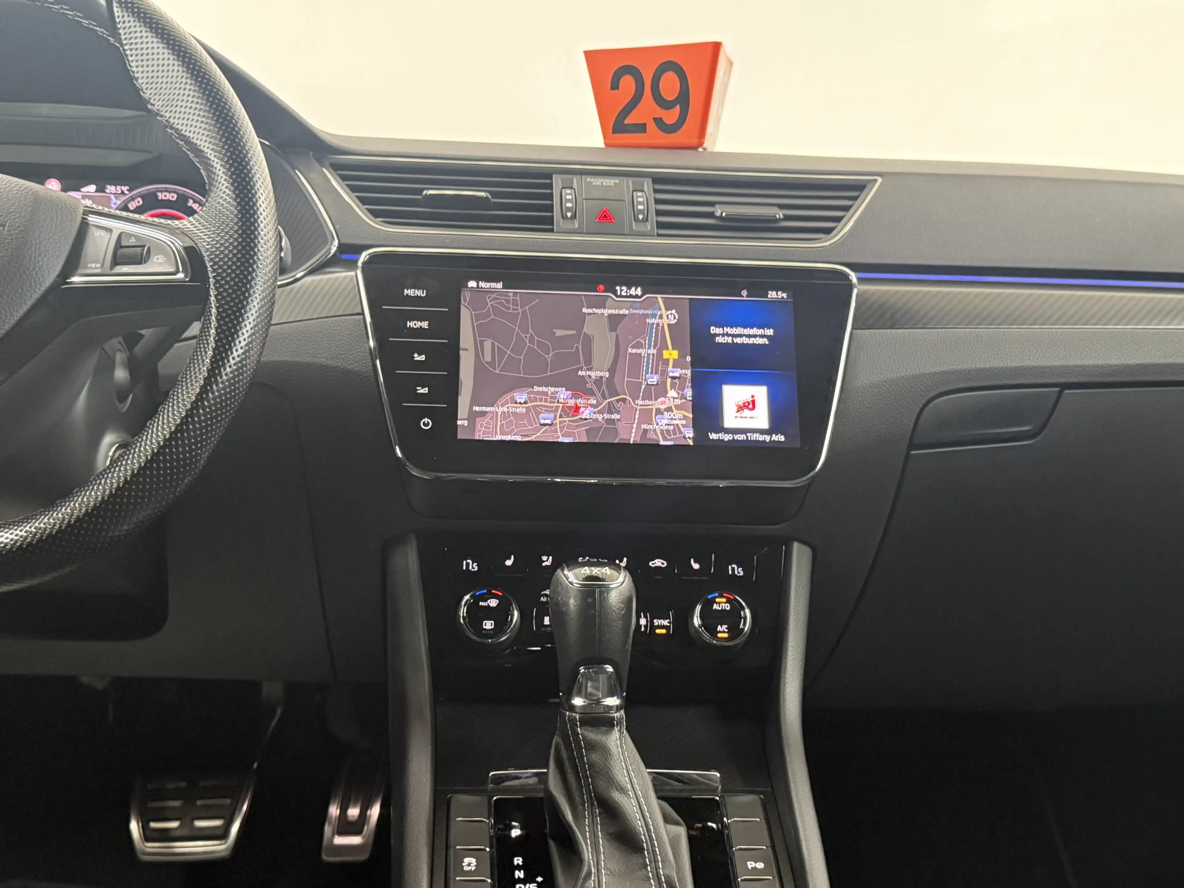 Skoda Superb Sportline 4x4 Virtual Canton ACC DCC STHZ — photo 13