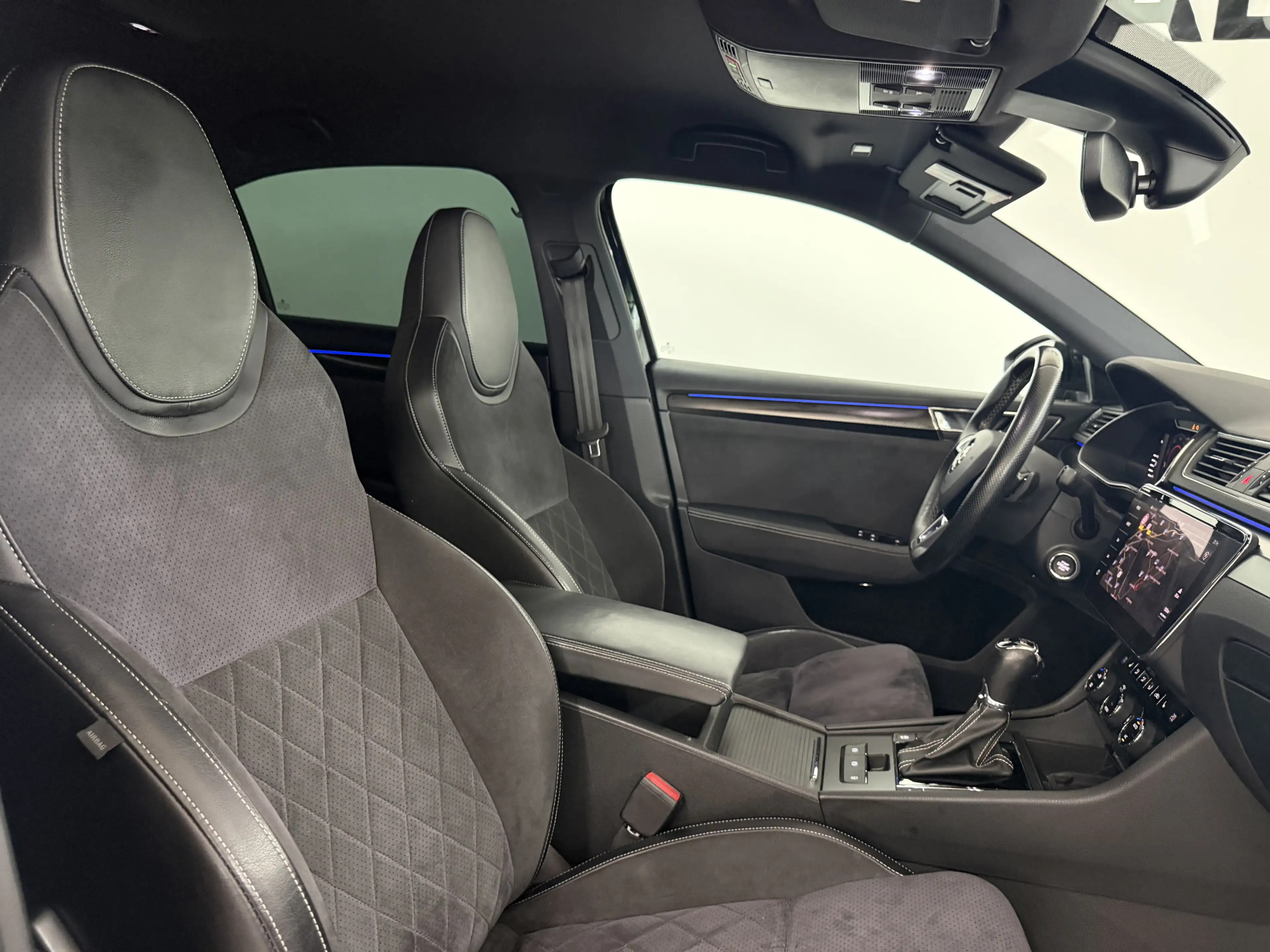 Skoda Superb Sportline 4x4 Virtual Canton ACC DCC STHZ — photo 11