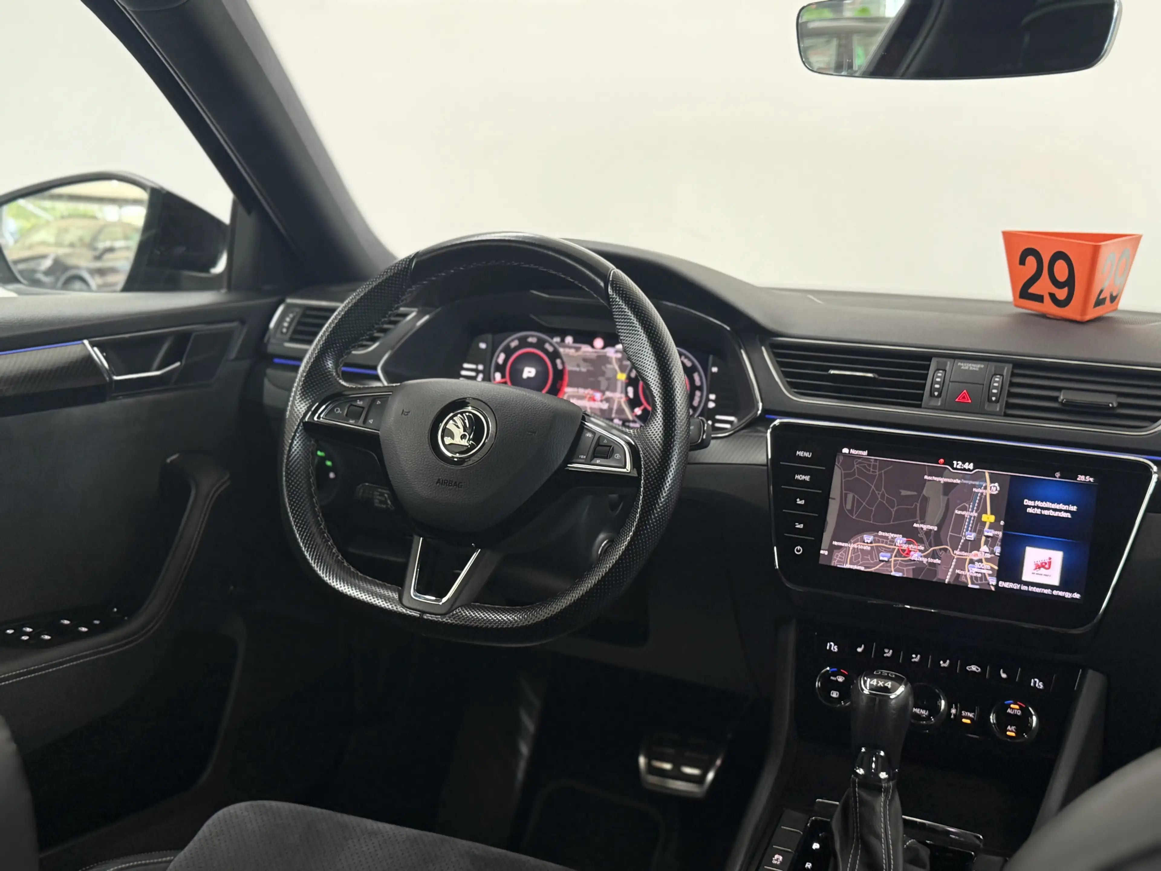 Skoda Superb Sportline 4x4 Virtual Canton ACC DCC STHZ — photo 5